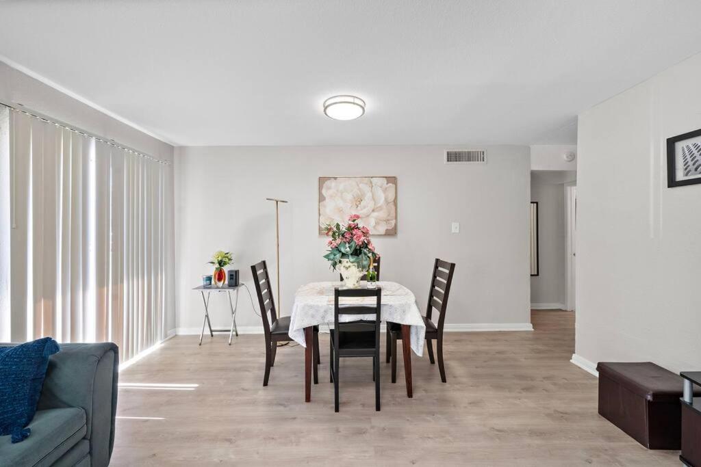 Cozy, Dedicated Workspace, Fast Wi-Fi Apartment Houston Bagian luar foto