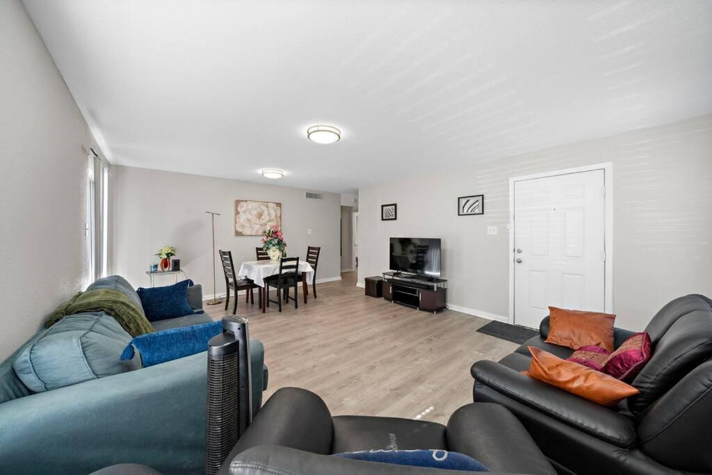 Cozy, Dedicated Workspace, Fast Wi-Fi Apartment Houston Bagian luar foto