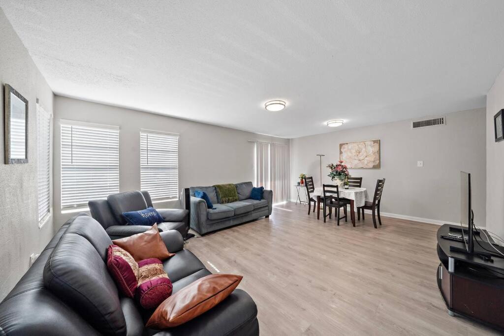 Cozy, Dedicated Workspace, Fast Wi-Fi Apartment Houston Bagian luar foto